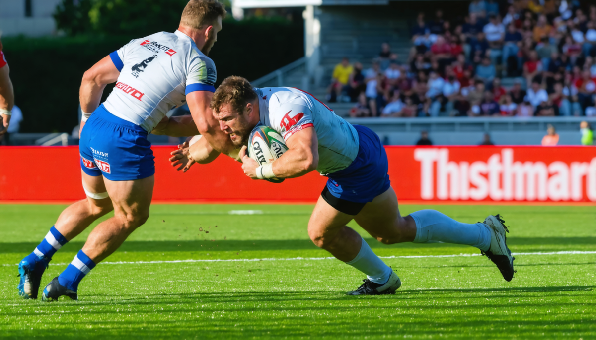 découvrez comment maîtriser l'art de la prise du corps en rugby pour prévenir efficacement les blessures et améliorer vos performances sur le terrain.